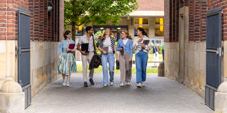 Orientation weeks and mentoring programmes offer great opportunities to start your studies with new friends.<address>© Uni MS - Linus Peikenkamp</address>