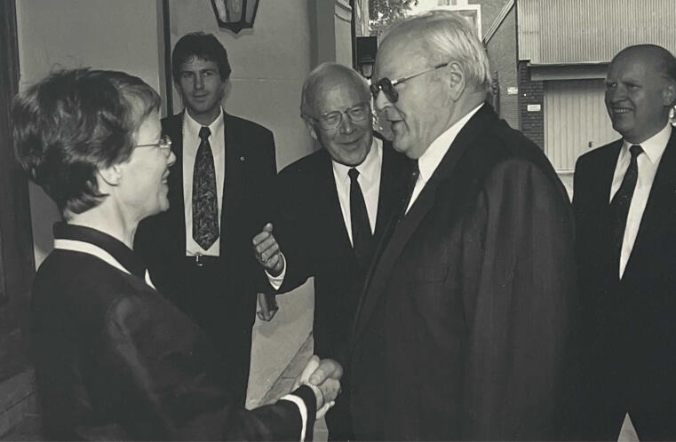 Institutsdirektorin Prof. Barbara Aland begrüßt 2007 den damaligen Bundespräsidenten Roman Herzog.