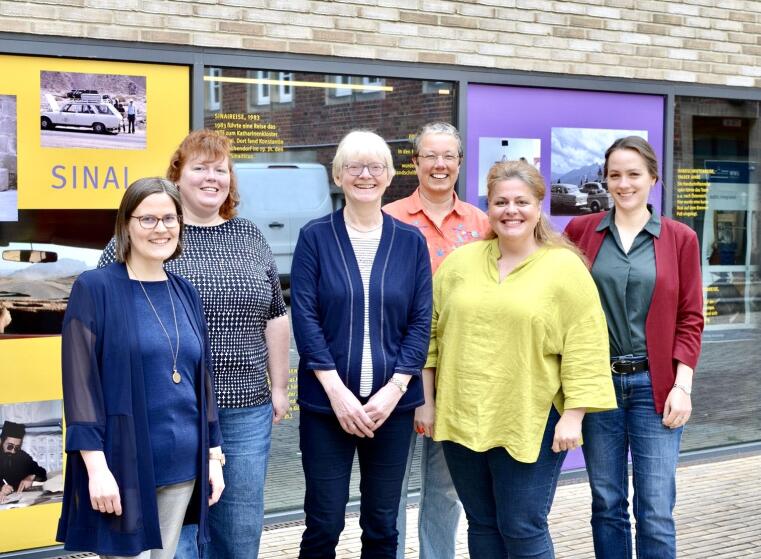 From left to right: Katrin Landefeld, Megan Burnett, Marie-Luise Lakmann, Annette Hüffmeier, Dora Panella, Katharina Sandmeier