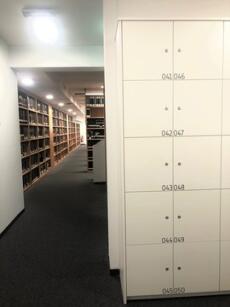 Abbildung der Schließfächer für Examenskandidat:innen bei den Gruppenarbeitslätzen im RWS I.