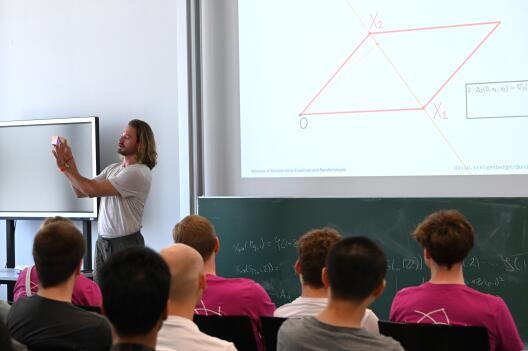 David Steigenberger: Volumes of Random Beta Simplices and Parallelotopes.