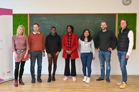 The YAM Fellows 2024/2025, Ester Kitengu, Joseline Doriane Simo Tekeu, and Herimamy T. Rafenomanantsoa, with Anke Pietsch (programme management assistant) and Raimar Wulkenhaar (academic coordinator) on the left, and the spokespersons Thomas Nikolaus and Mario Ohlberger on the right.