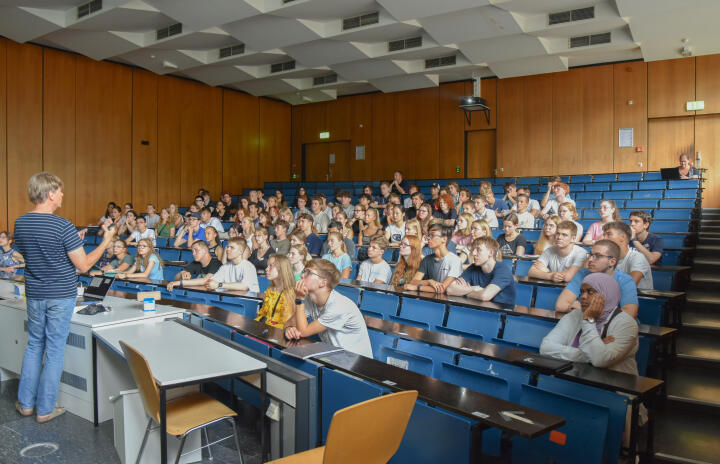 Schnuppervorlesung von Prof. Dr. Michael Joachim.