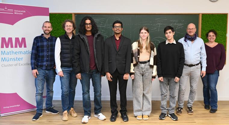 Study coordinator Prof. Dr. Martin Hils and mentor Dr. Bianca Santoro (right) and the Cluster spokespersons Prof. Dr. Thomas Nikolaus and Prof. Dr. Mario Ohlberger (left) welcomed the new international scholarship holders (left to right): Surya Raghunath, Swaminathan Rajagopalan, Anna Kashirkina and Anar Abdullayev.