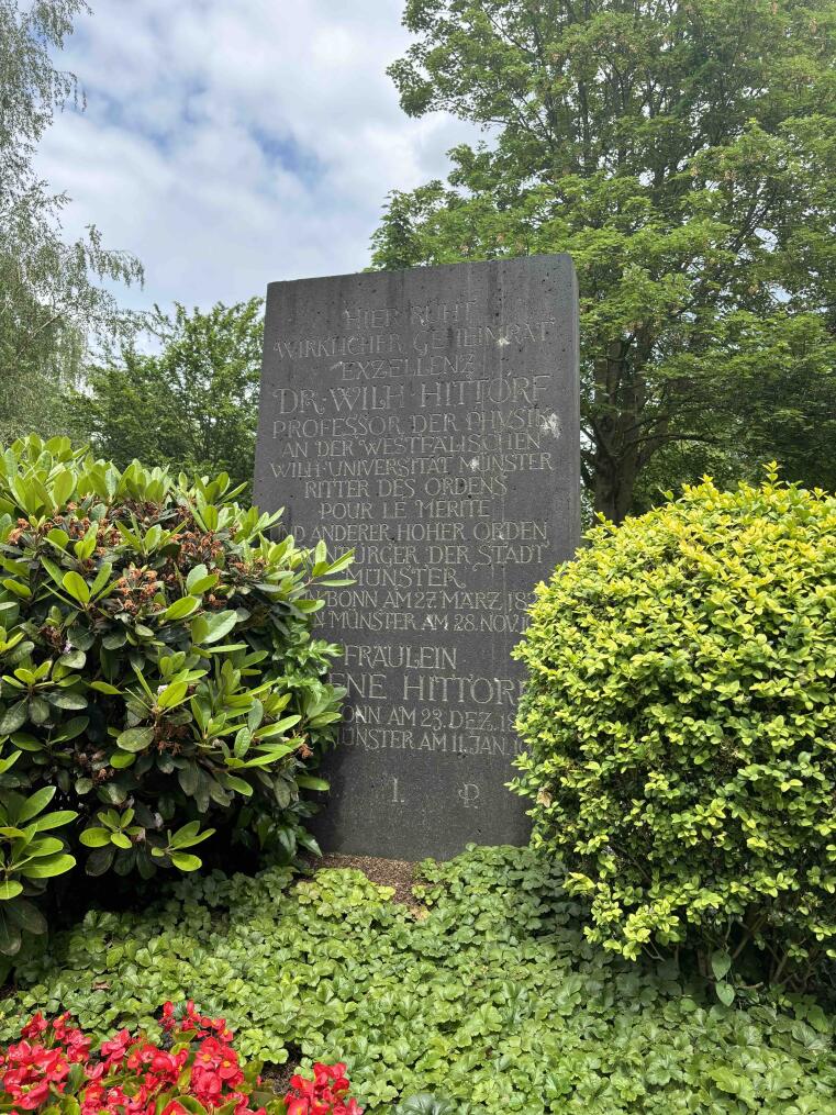 Hittorf's grave at the central cemetery in Münster, opposite the wall to the new section