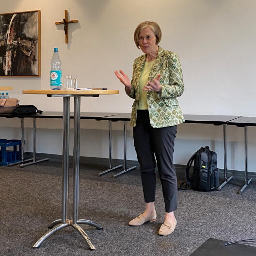 Über die Anreise der Alumni, Alumnae und weiterer Freund:innen des ICS nach Münster freute sich ICS-Direktorin Marianne Heimbach Steins.