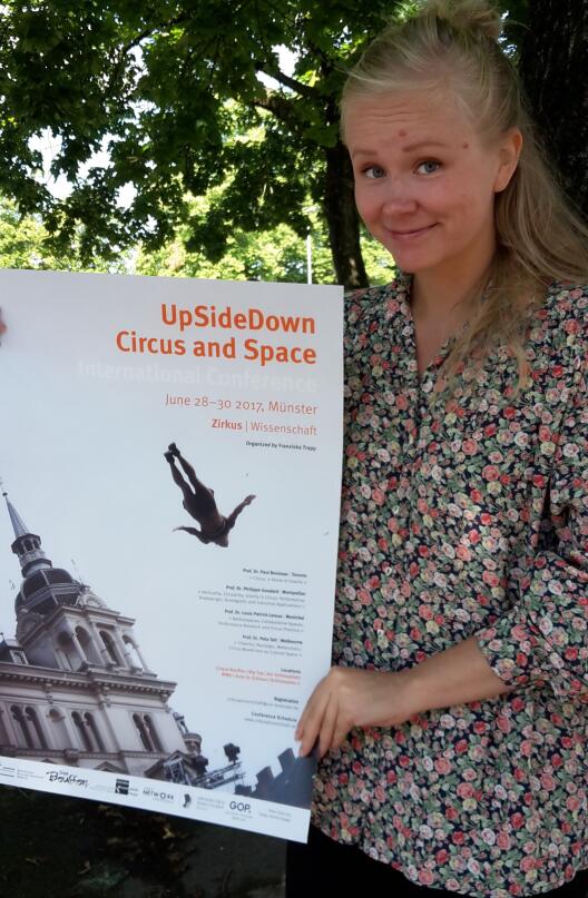 Plakat zu "UpSideDown - Circus and Space"