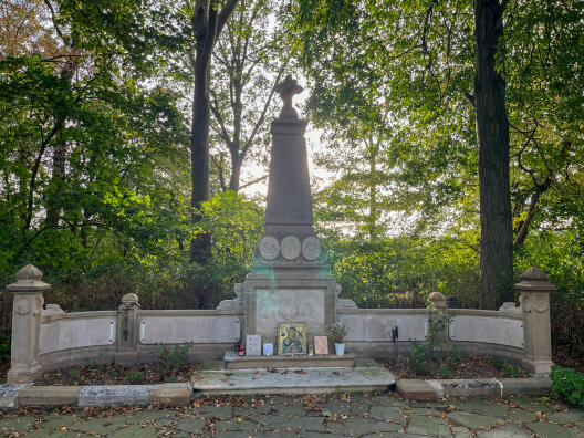Fotografie eines Denkmals auf dem Ehrenfriedhof Haus Spital, erbaut 1916