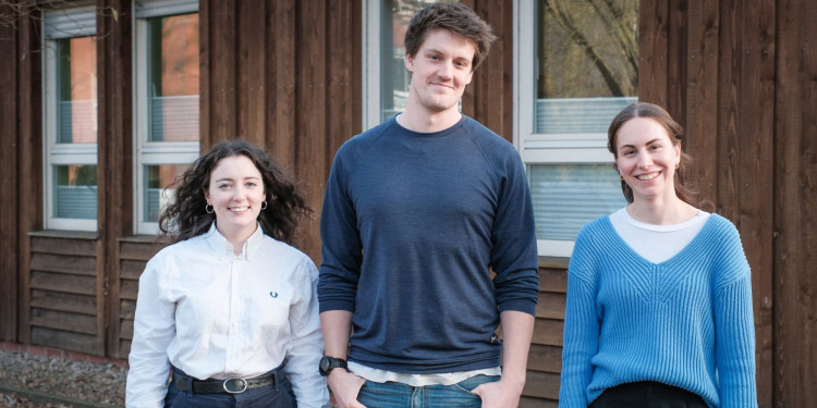 A group photo with Dr Daniel Kluger in the centre, Martina Saltafossi to his left and Teresa Berther to his right.<address>© privat</address>