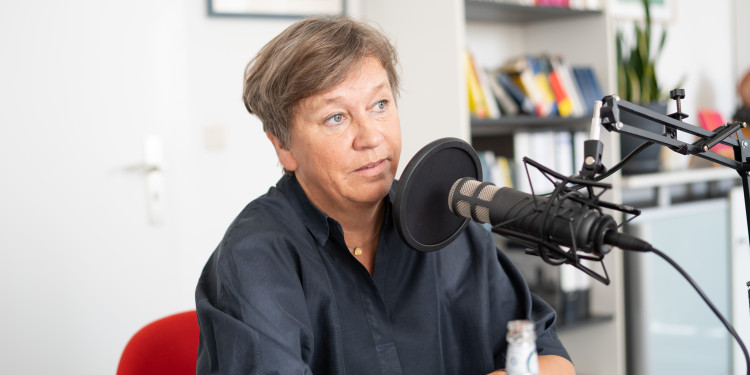 Prof. Dr. Anne Wolowski rät zu regelmäßigen Kontrollterminen beim Zahnarzt.<address>© Uni MS - Linus Peikenkamp</address>