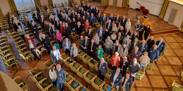 Das Foto zeigt die Gäste des Emeriti-Empfangs in der Aula im Schloss.<address>© Uni MS - Brigitte Heeke</address>