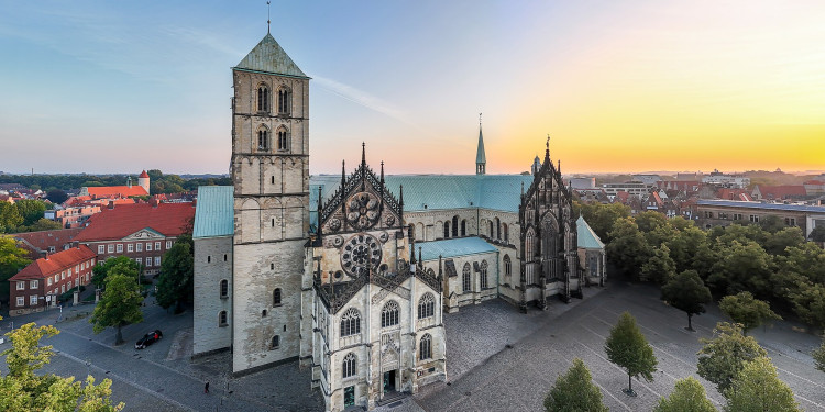 Zu einem Zeitzeugengespräch lädt die Universität in den Dom ein.<address>© Wikimedia Commons | Dietmar Rabich | CC BY-SA 4.0</address>