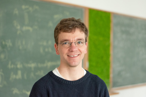 Spokesperson of the new Research Training Group “Rigorous Analysis of Complex Random Systems”: Prof. Dr. Martin Huesmann.<address>© Uni MS - Victoria Liesche</address>