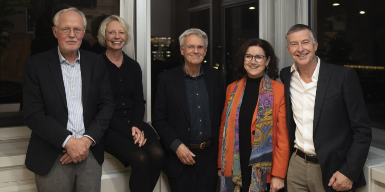 (v. l. n. r.) Prof. Dr. Ewald Terhart (Universität Münster), Prof.'in Dr. Marion Bönnighausen (Wissenschaftliche Leitung des ZLB), Prof. Dr. Manfred Prenzel (TU München), Prof.'in Dr. Ulrike Weyland (Prorektorin für Studium und Lehre, Universität Münster), Prof. Dr. Michael Hemmer (Stellvertretende Wissenschaftliche Leitung des ZLB)<address>© U.F. Schernau</address>